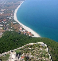 flying to the beach over the castle of Platamonas - Olympus