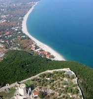 flying to the beach over the castle of Platamonas - Olympus