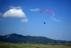 Kalipefki Mount Olympus - John Ellison flying Ozone Mantra R10.2